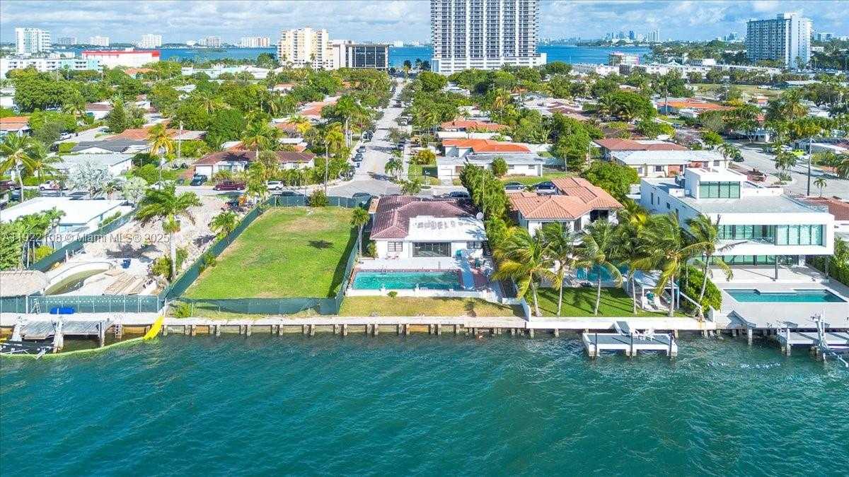 Small Image of 1680 SOUTH TREASURE DR, North Bay Village Number 4