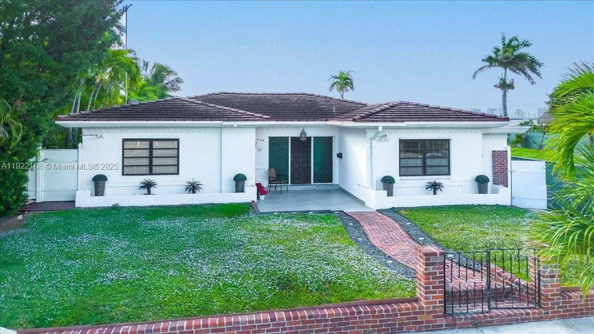 Small Image of 1680 SOUTH TREASURE DR, North Bay Village Number 8