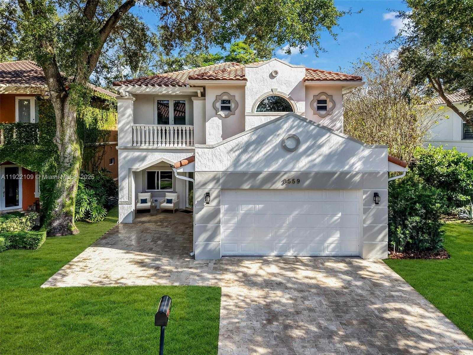 Small Image of 3559 FOREST VIEW CIR, Dania Beach Number 1