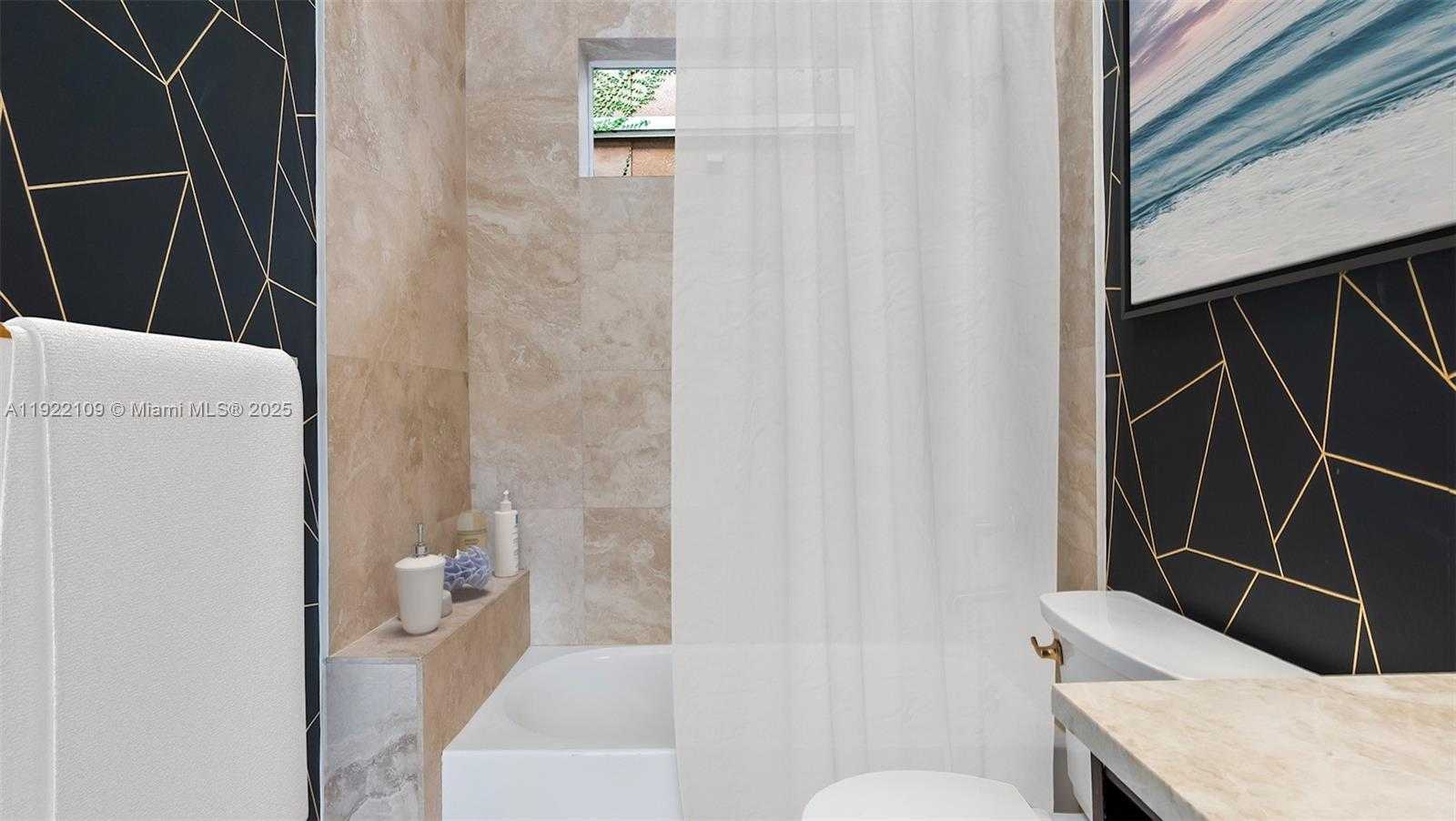 Small Image of 3559 FOREST VIEW CIR, Dania Beach Number 14