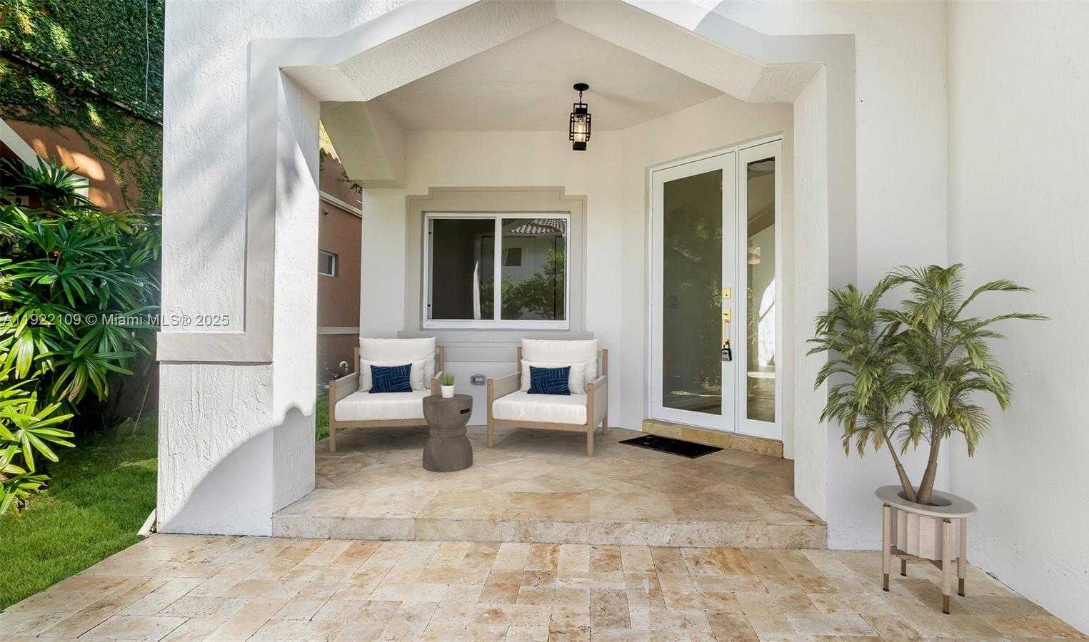 Small Image of 3559 FOREST VIEW CIR, Dania Beach Number 2