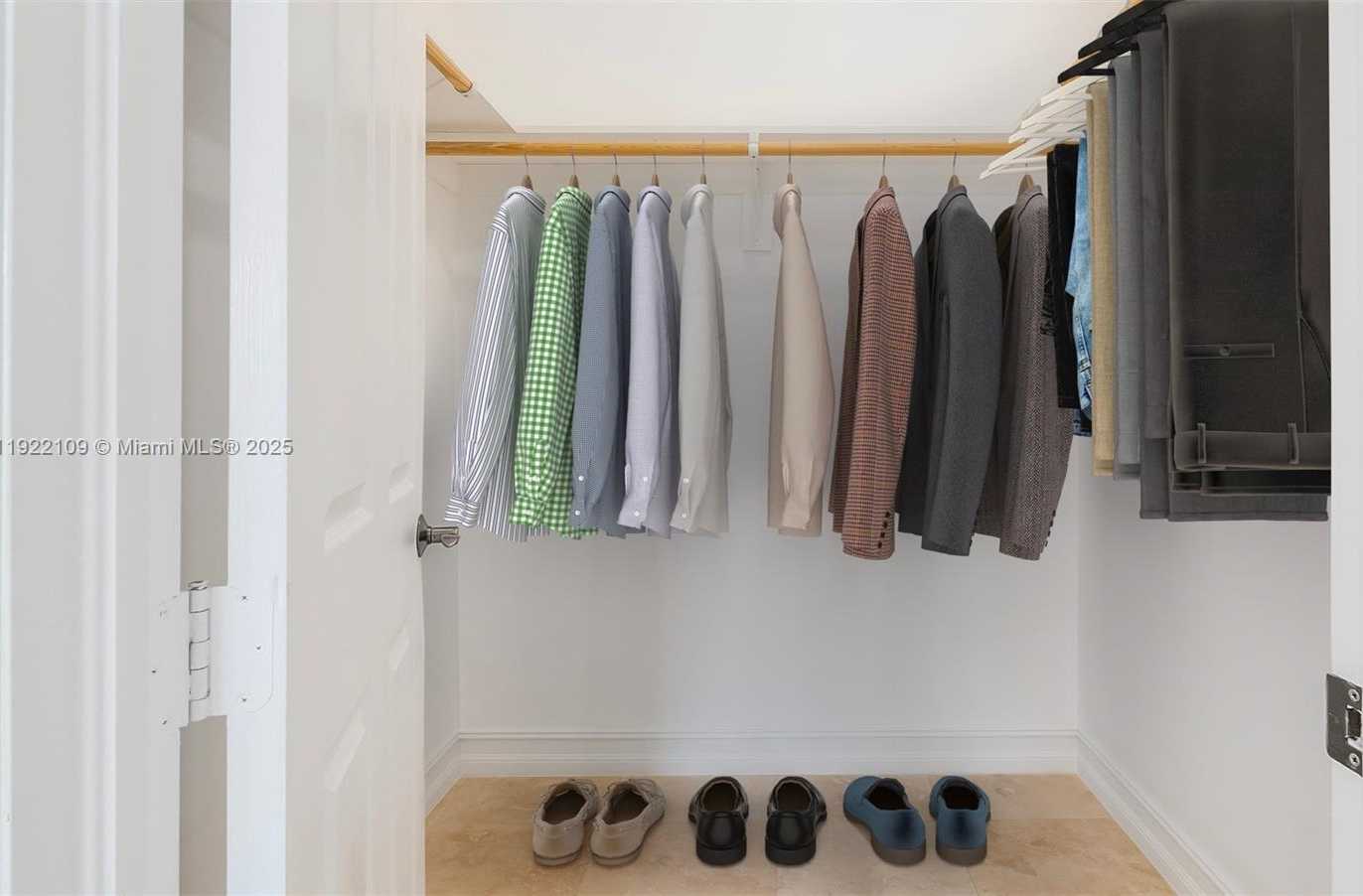 Small Image of 3559 FOREST VIEW CIR, Dania Beach Number 22