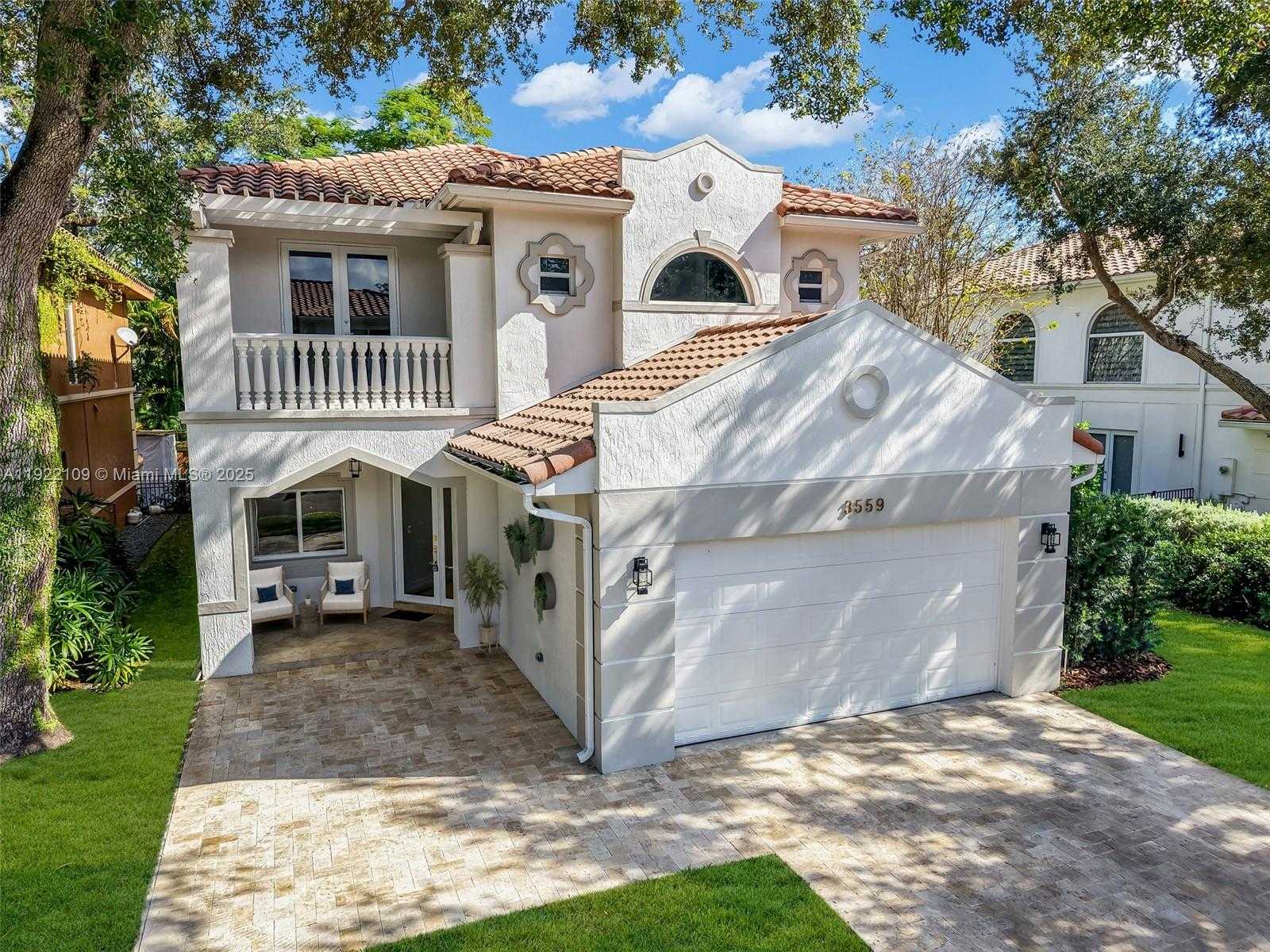 Small Image of 3559 FOREST VIEW CIR, Dania Beach Number 36