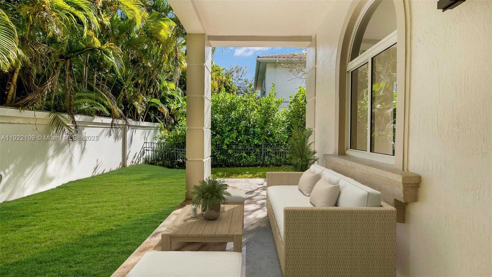 Small Image of 3559 FOREST VIEW CIR, Dania Beach Number 37