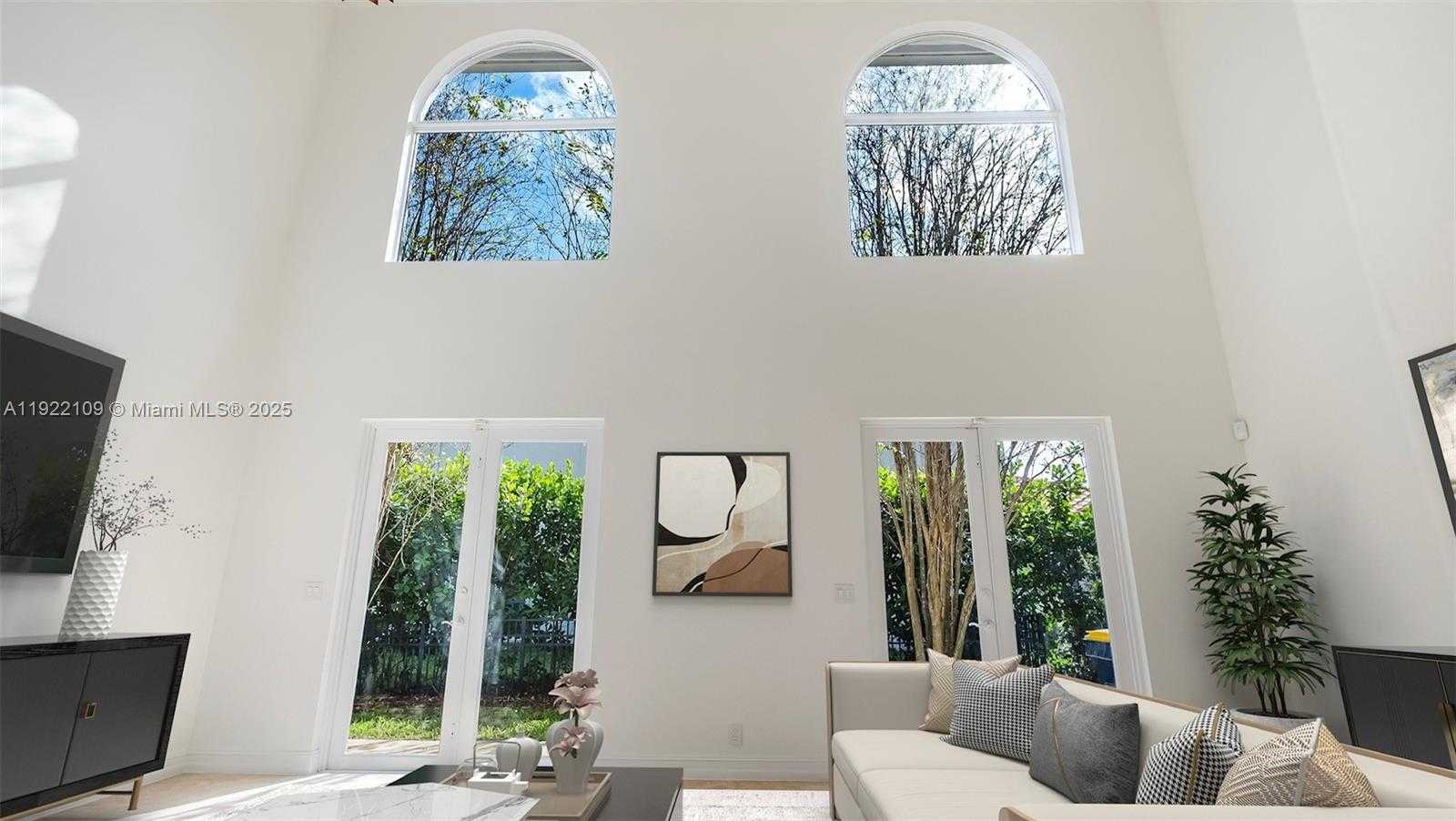 Small Image of 3559 FOREST VIEW CIR, Dania Beach Number 4