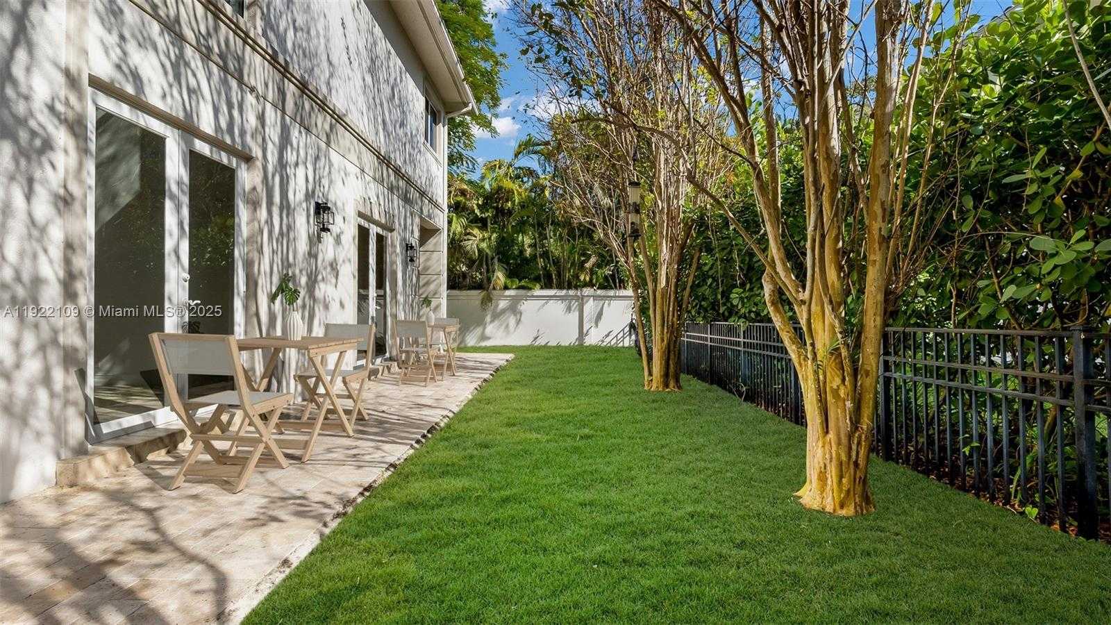 Small Image of 3559 FOREST VIEW CIR, Dania Beach Number 40