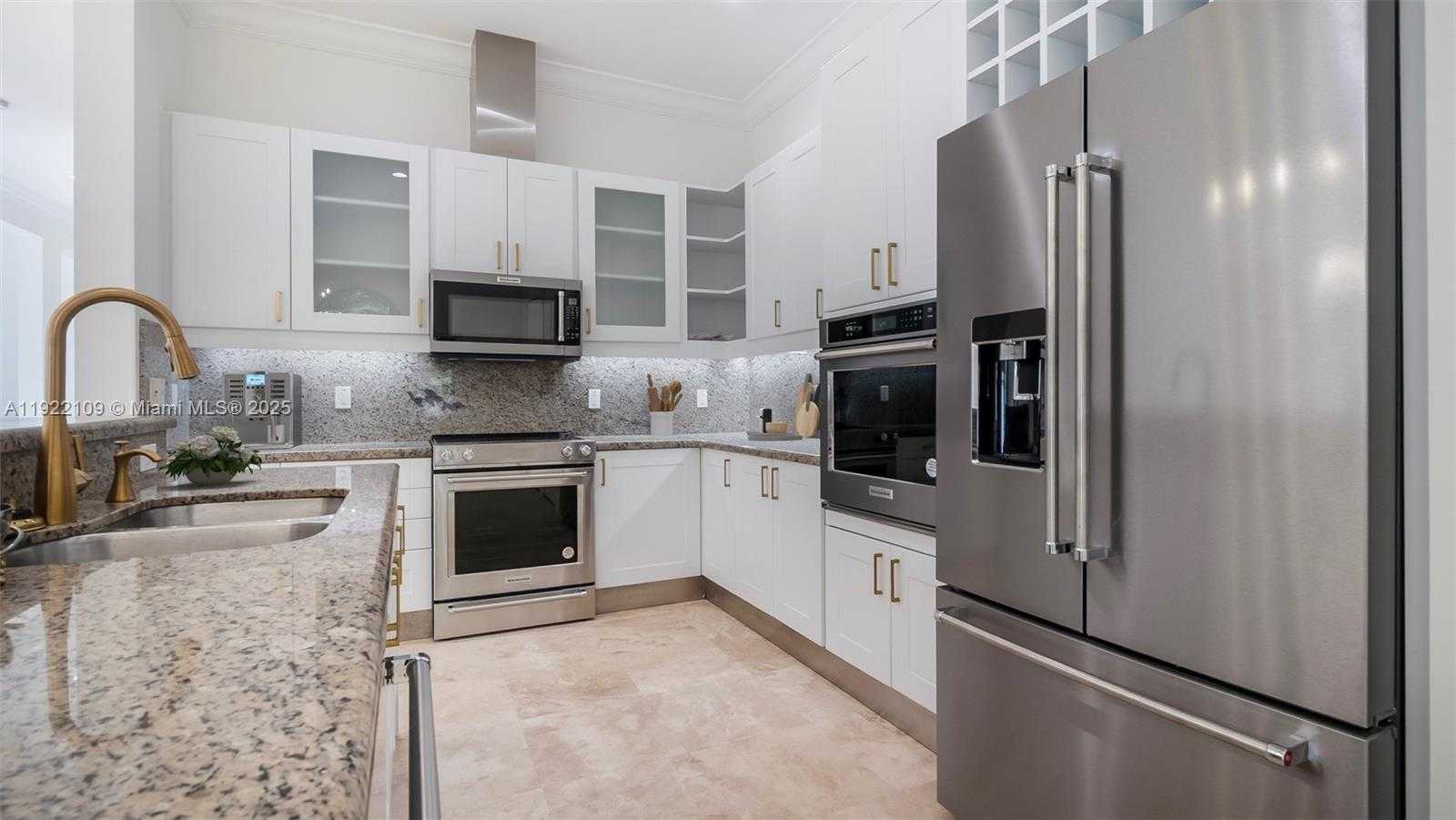 Small Image of 3559 FOREST VIEW CIR, Dania Beach Number 9