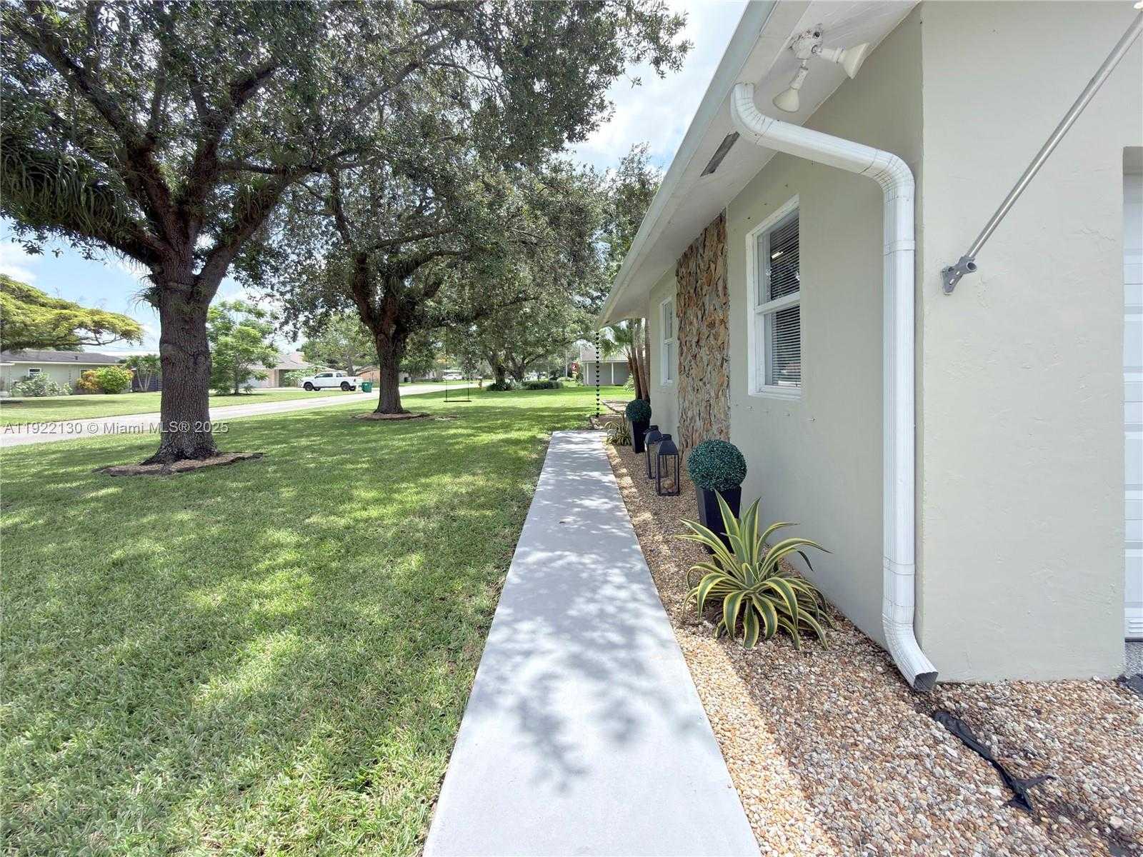 Small Image of 27700 SOUTH WEST 164TH CT, Homestead Number 9