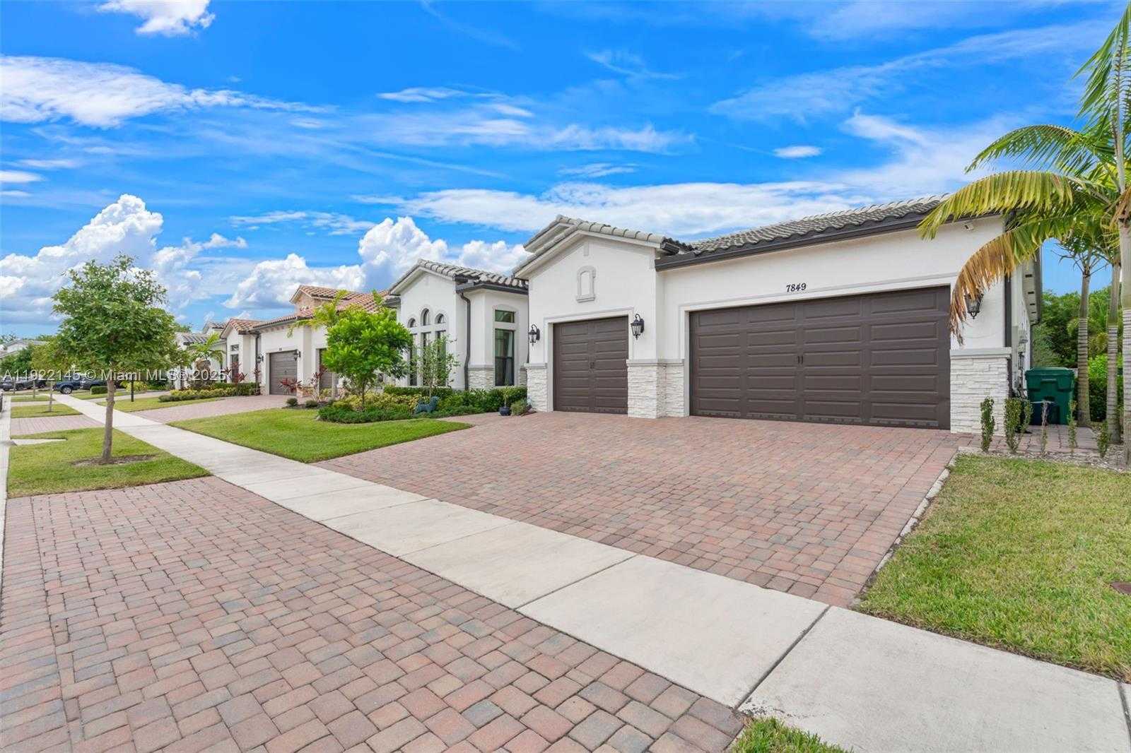 Small Image of 7849 LIBERTY WAY, Parkland Number 4