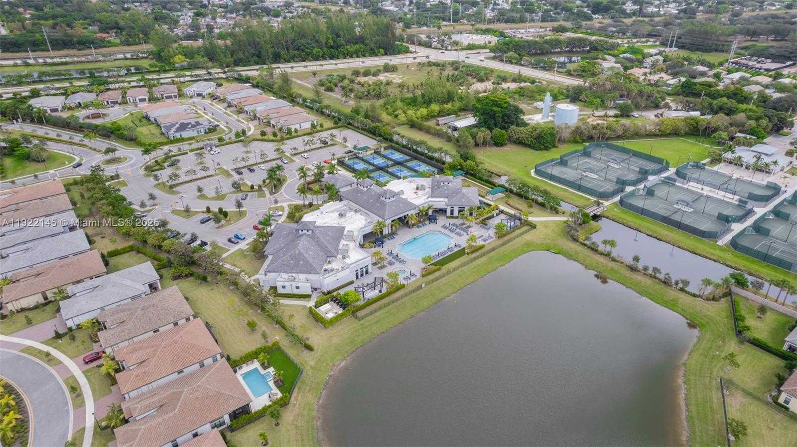 Small Image of 7849 LIBERTY WAY, Parkland Number 43