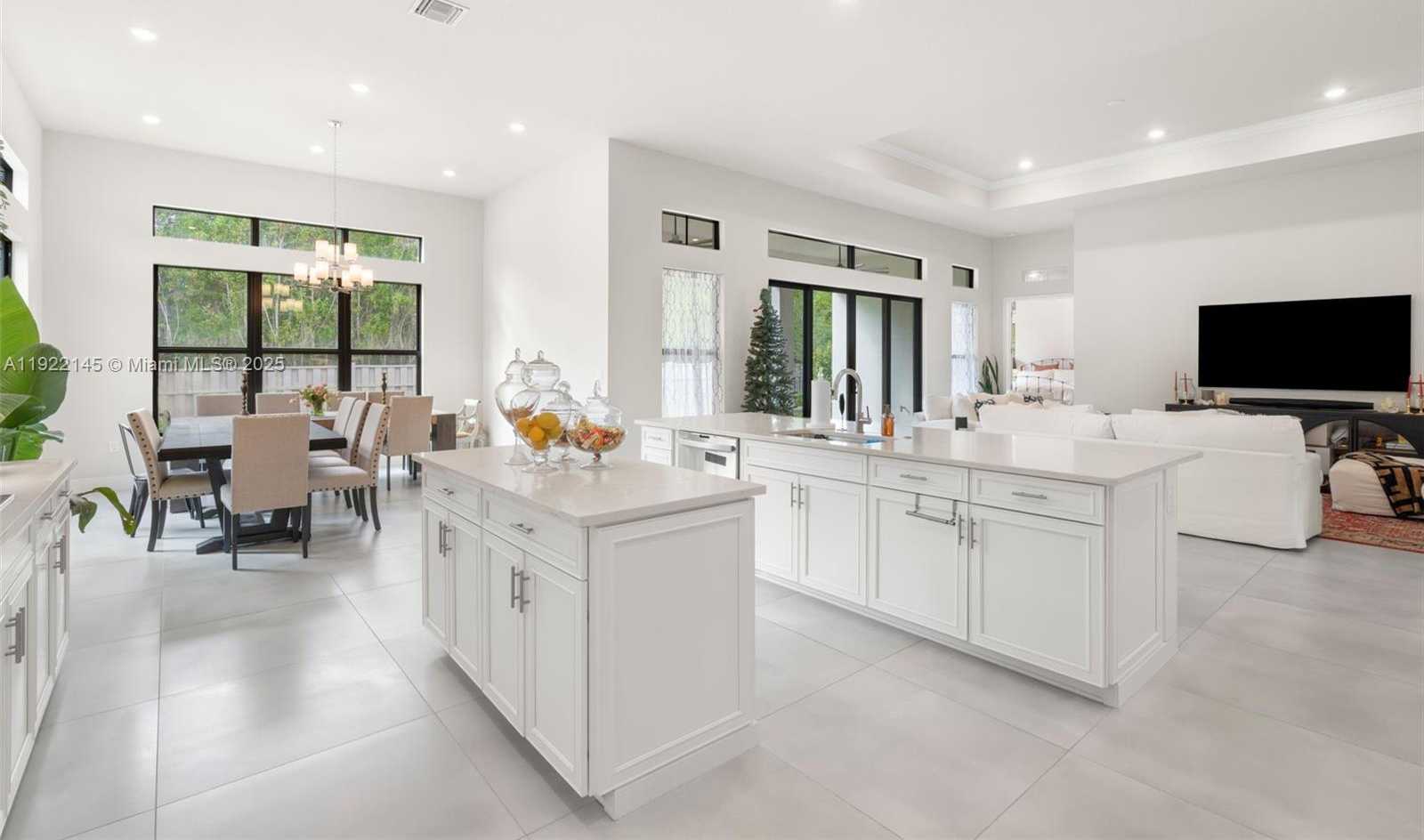 Small Image of 7849 LIBERTY WAY, Parkland Number 9