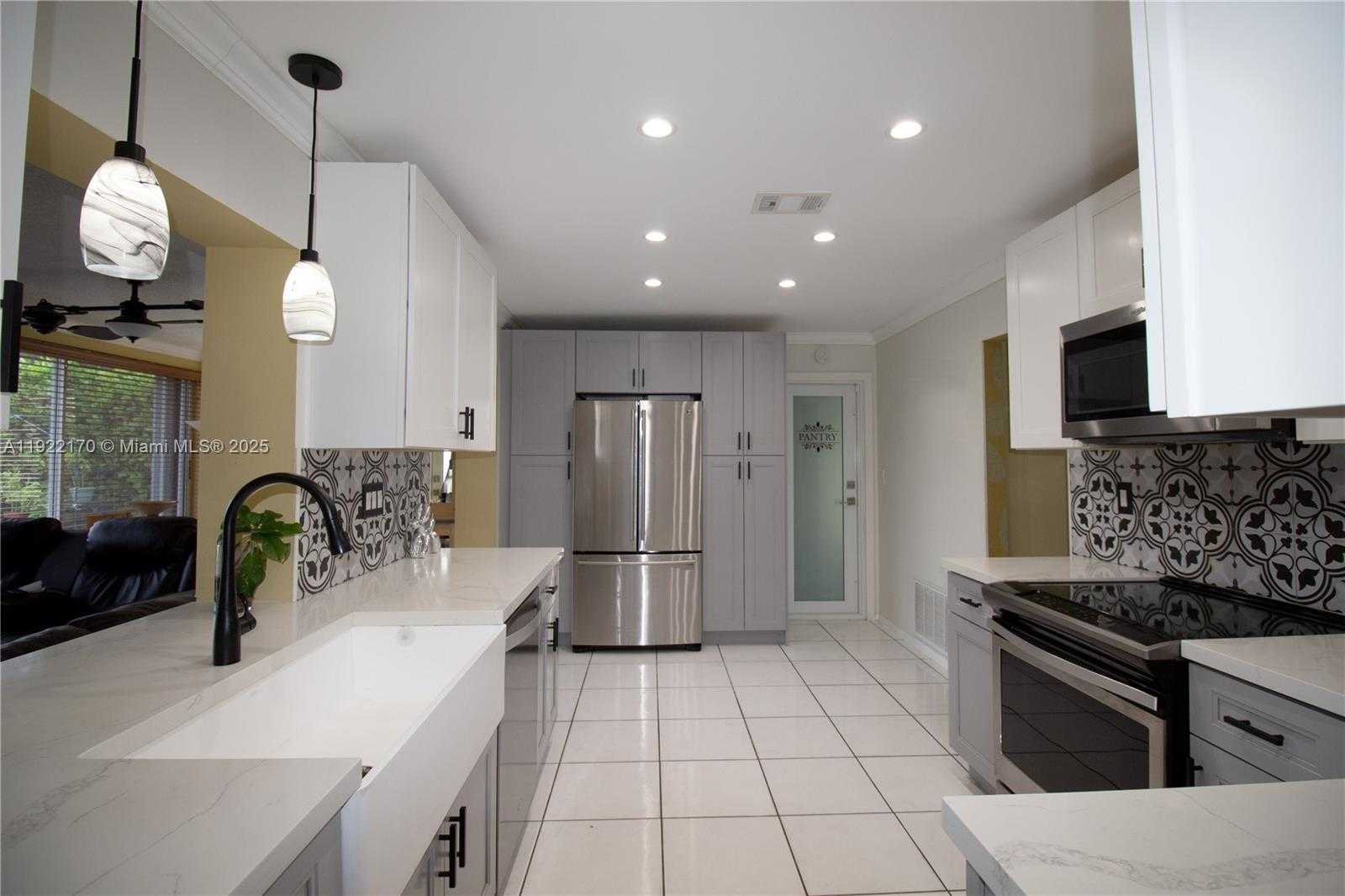 Small Image of 4905 NORTH WEST 49TH RD, Tamarac Number 4