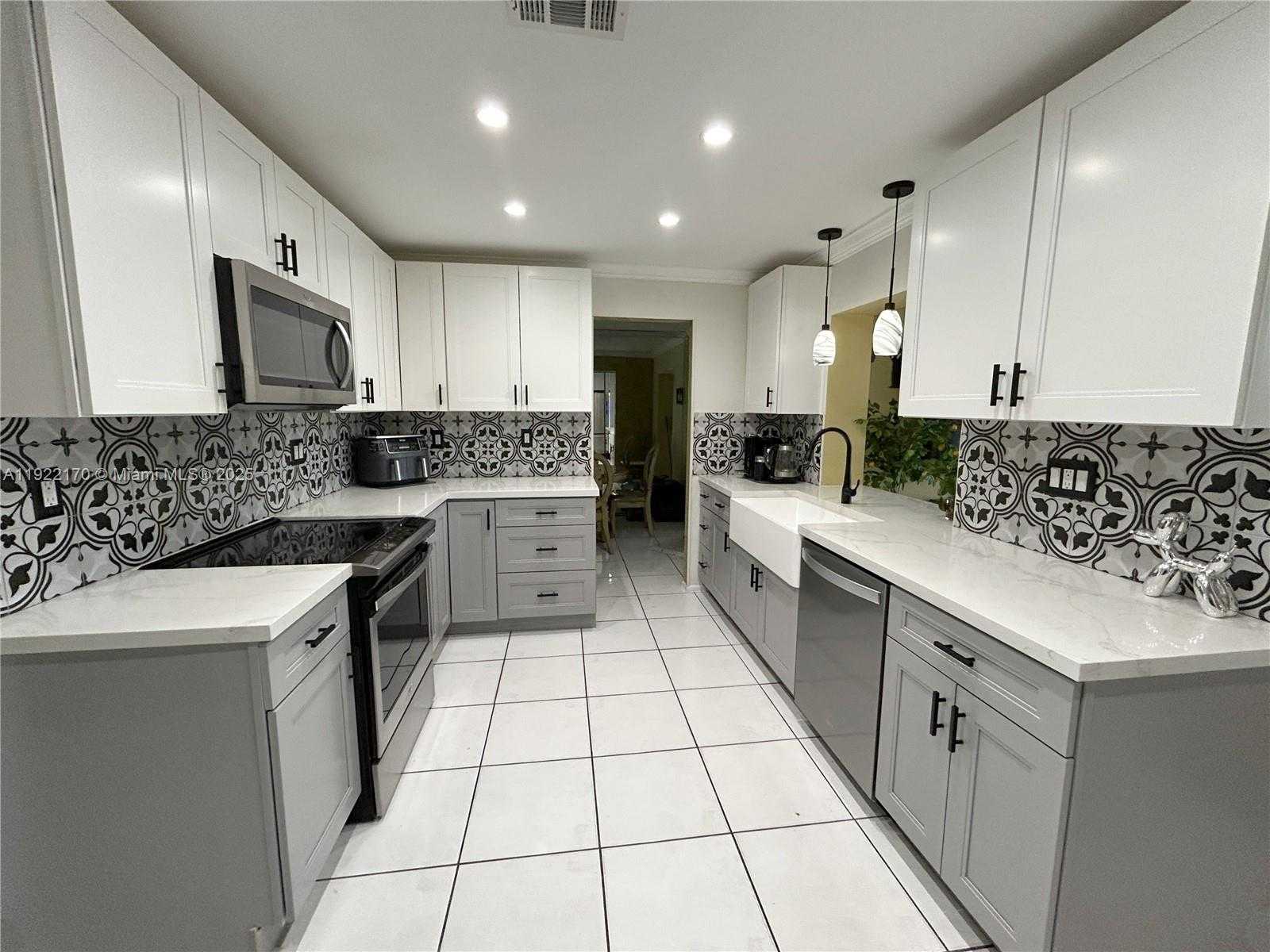 Small Image of 4905 NORTH WEST 49TH RD, Tamarac Number 6