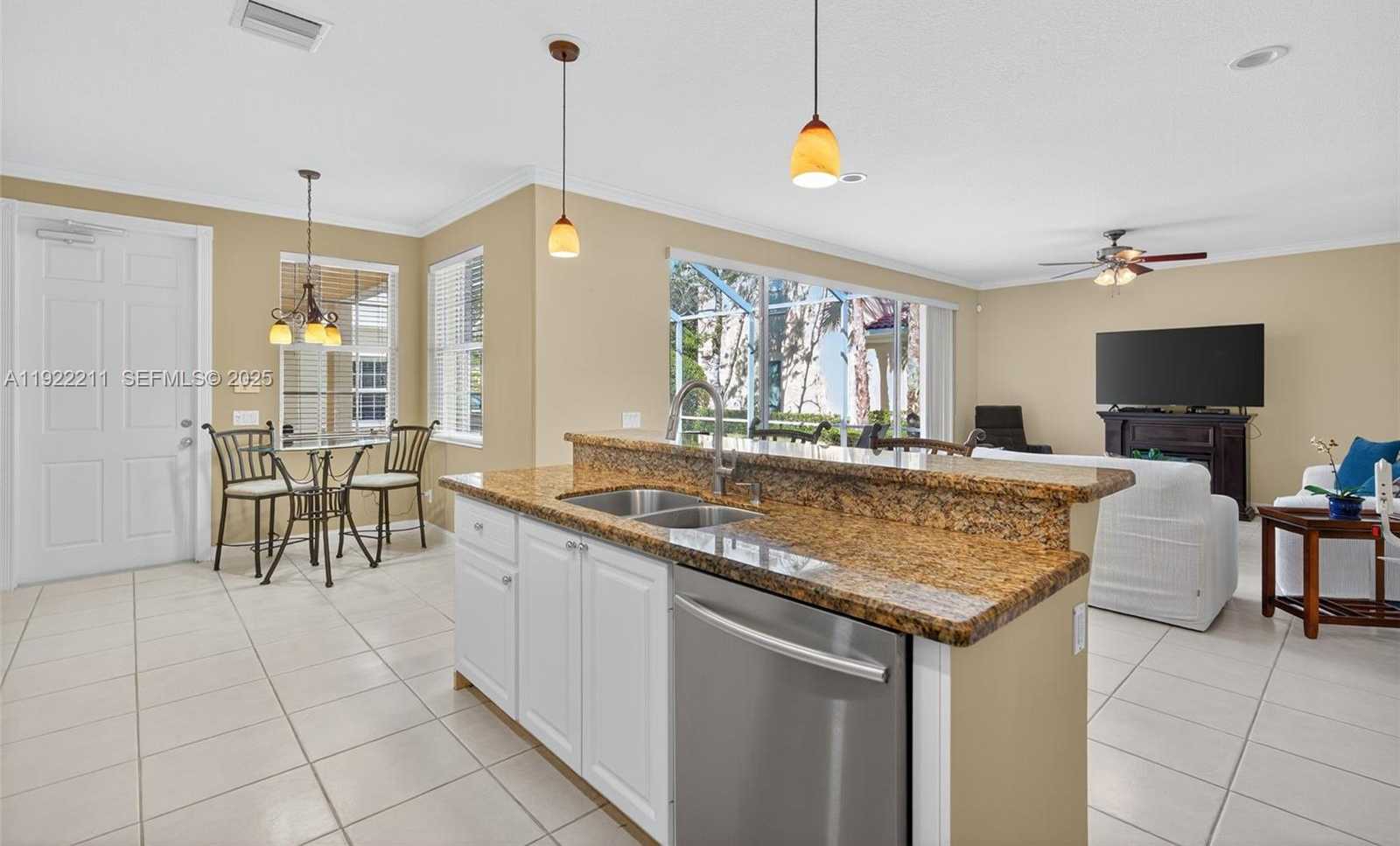 Small Image of 3518 COMMUNITY DR, Jupiter Number 13