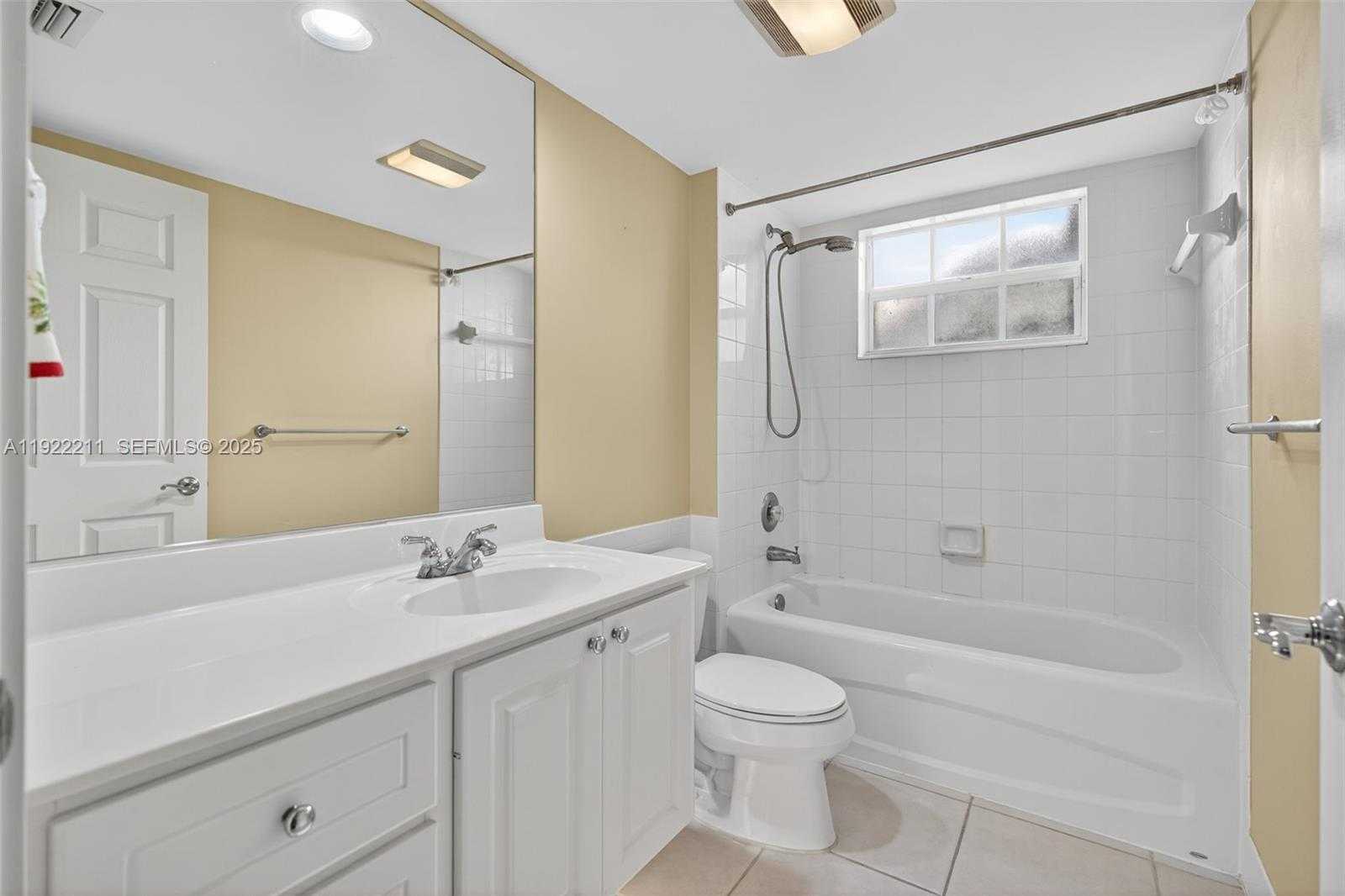 Small Image of 3518 COMMUNITY DR, Jupiter Number 8