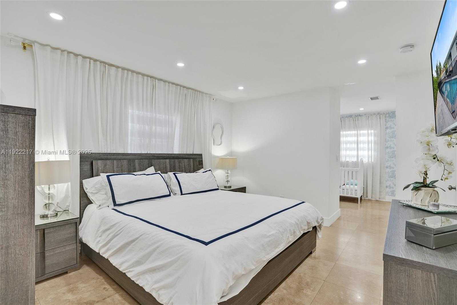 Small Image of 10401 SOUTH WEST 53RD ST, Miami Number 16