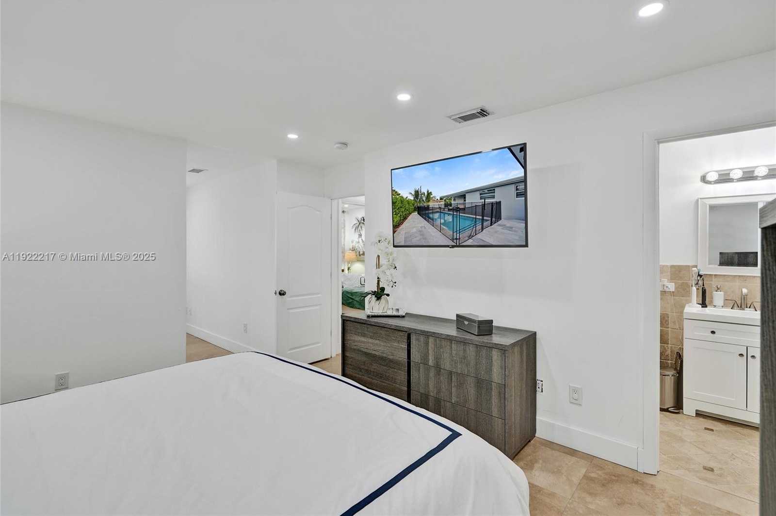 Small Image of 10401 SOUTH WEST 53RD ST, Miami Number 18