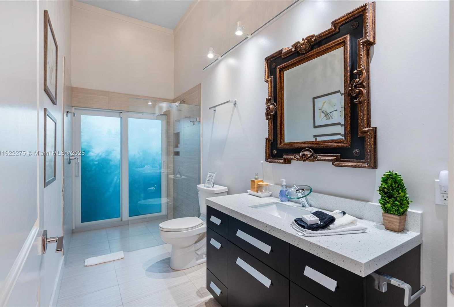 Small Image of 2112 NORTH EAST 17TH AVE, Wilton Manors Number 20