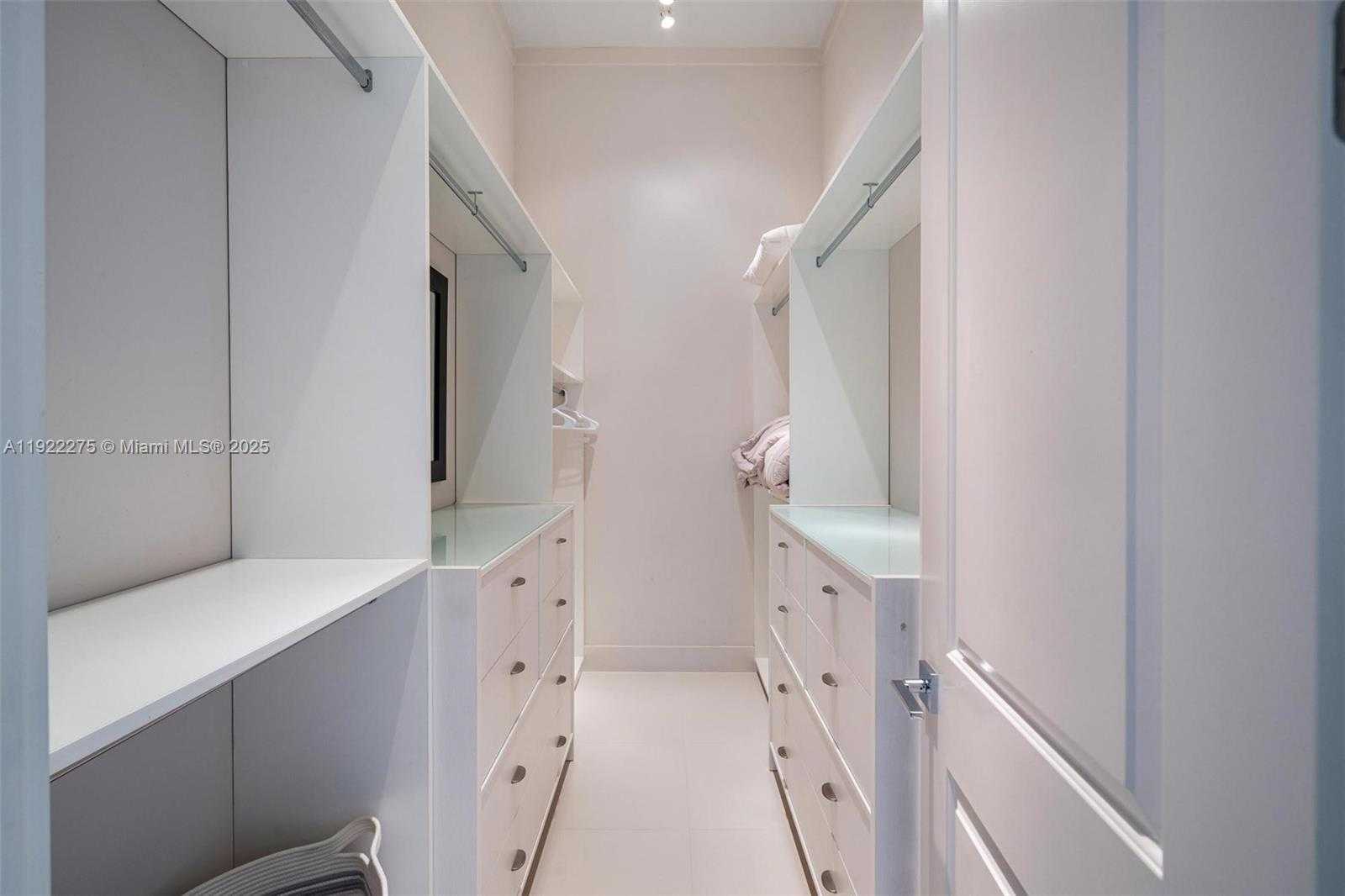 Small Image of 2112 NORTH EAST 17TH AVE, Wilton Manors Number 29