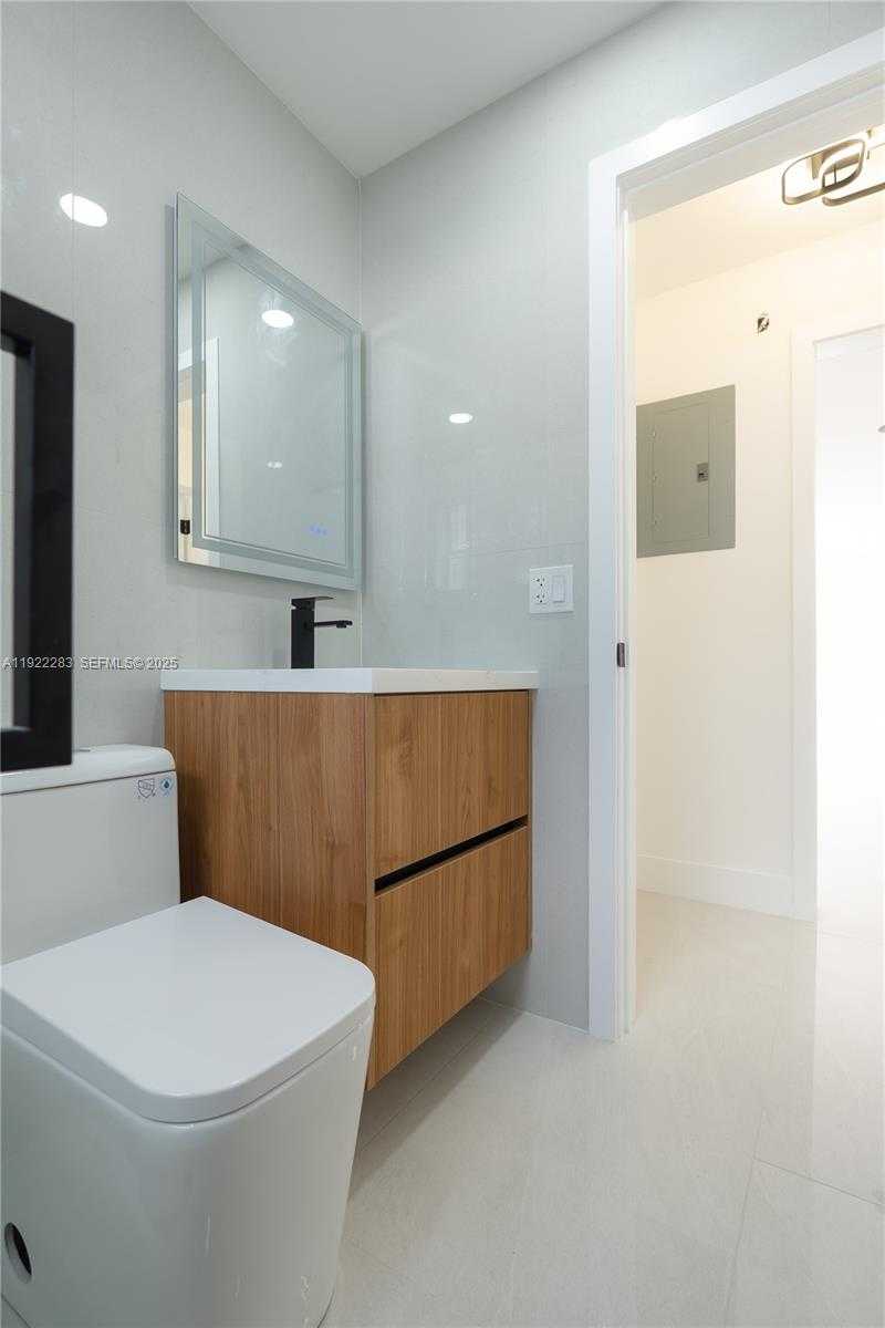 Small Image of 6321 FARRAGUT ST, Hollywood Number 20