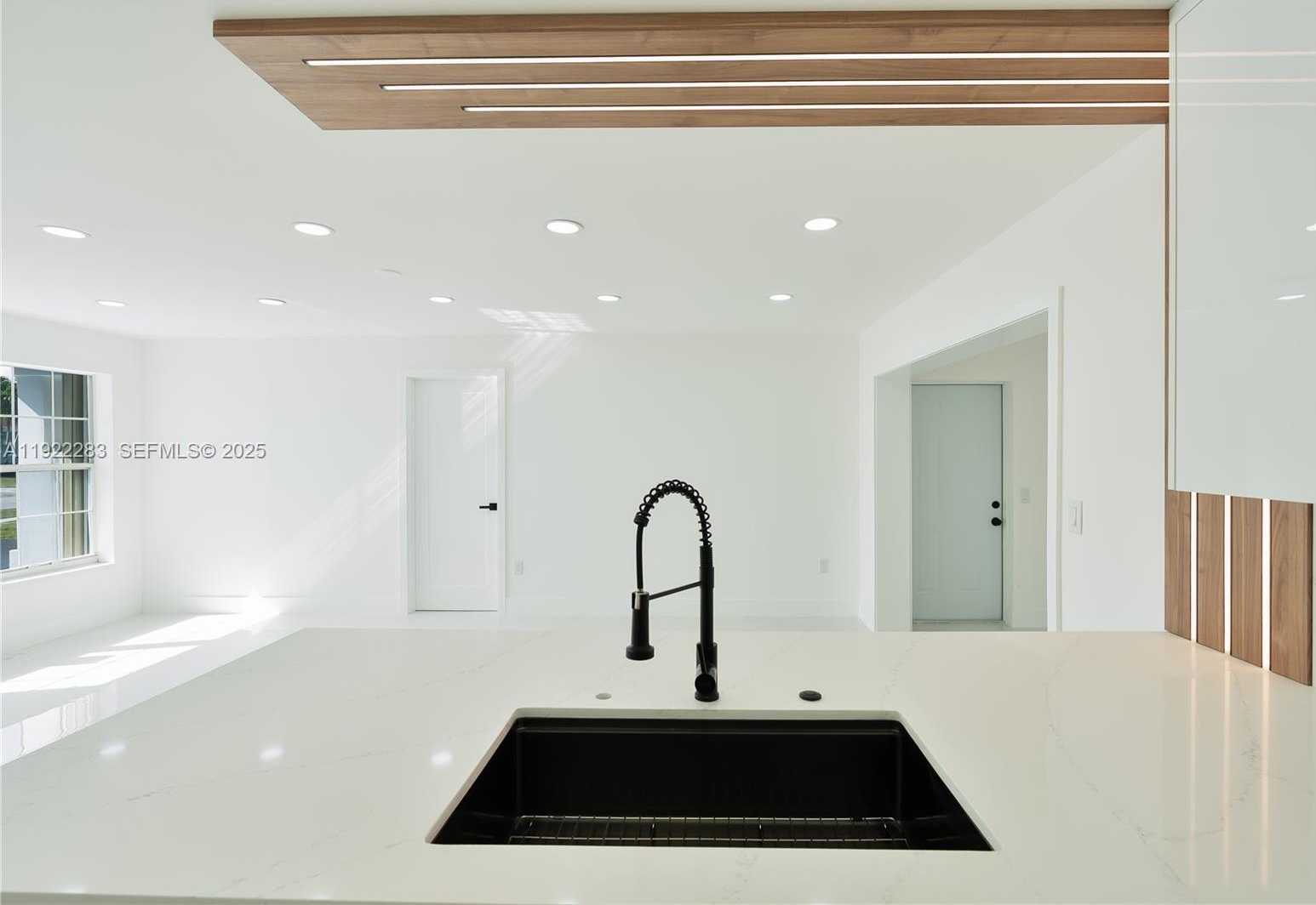 Small Image of 6321 FARRAGUT ST, Hollywood Number 8