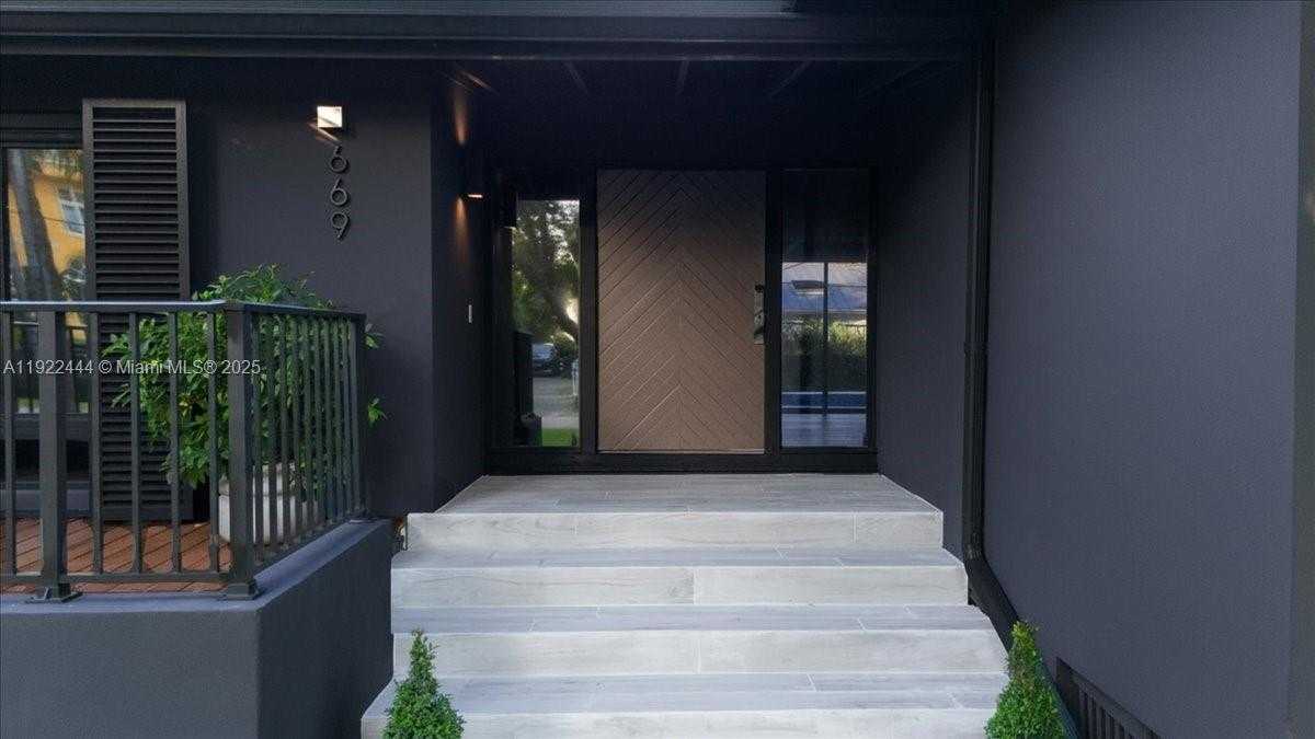 Small Image of 669 SOUTH MASHTA DR, Key Biscayne Number 2