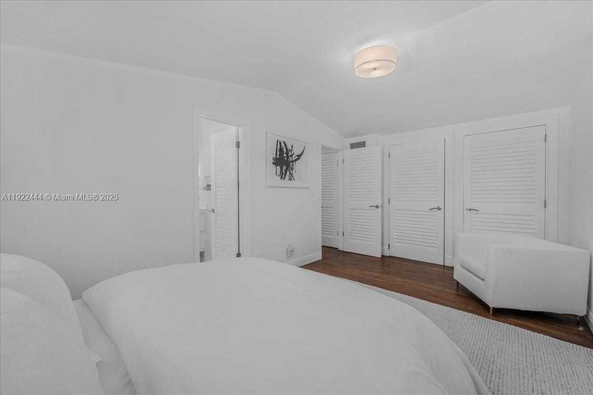 Small Image of 669 SOUTH MASHTA DR, Key Biscayne Number 30