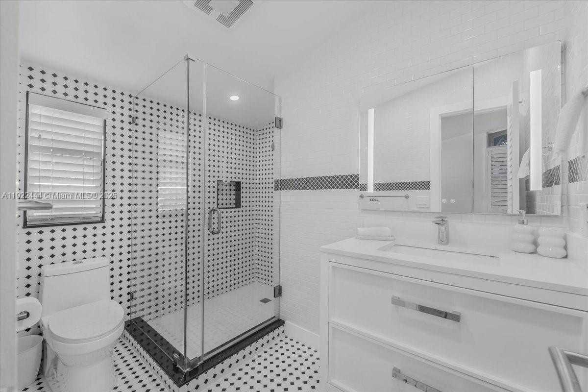 Small Image of 669 SOUTH MASHTA DR, Key Biscayne Number 34