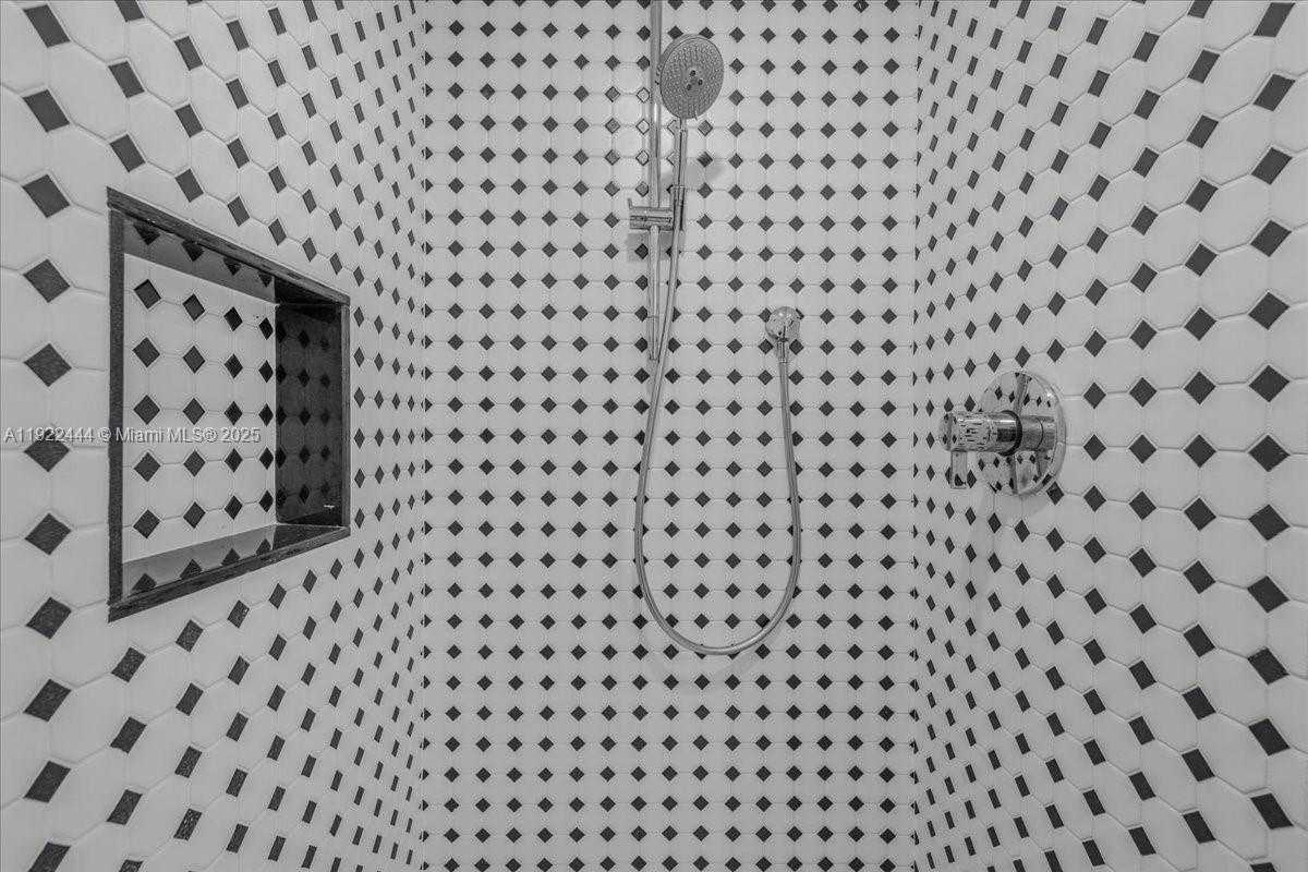 Small Image of 669 SOUTH MASHTA DR, Key Biscayne Number 35