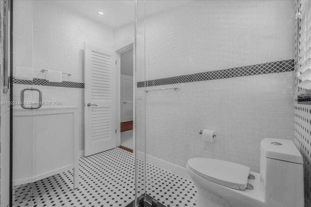 Small Image of 669 SOUTH MASHTA DR, Key Biscayne Number 36