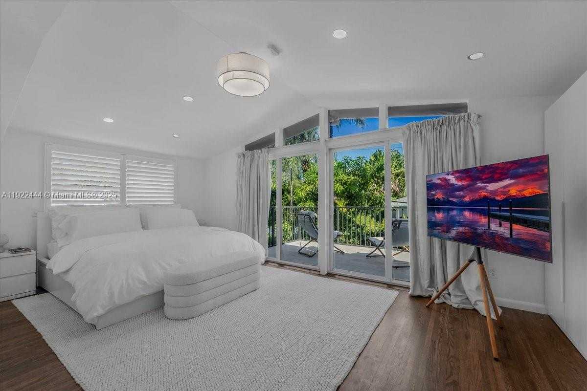 Small Image of 669 SOUTH MASHTA DR, Key Biscayne Number 38