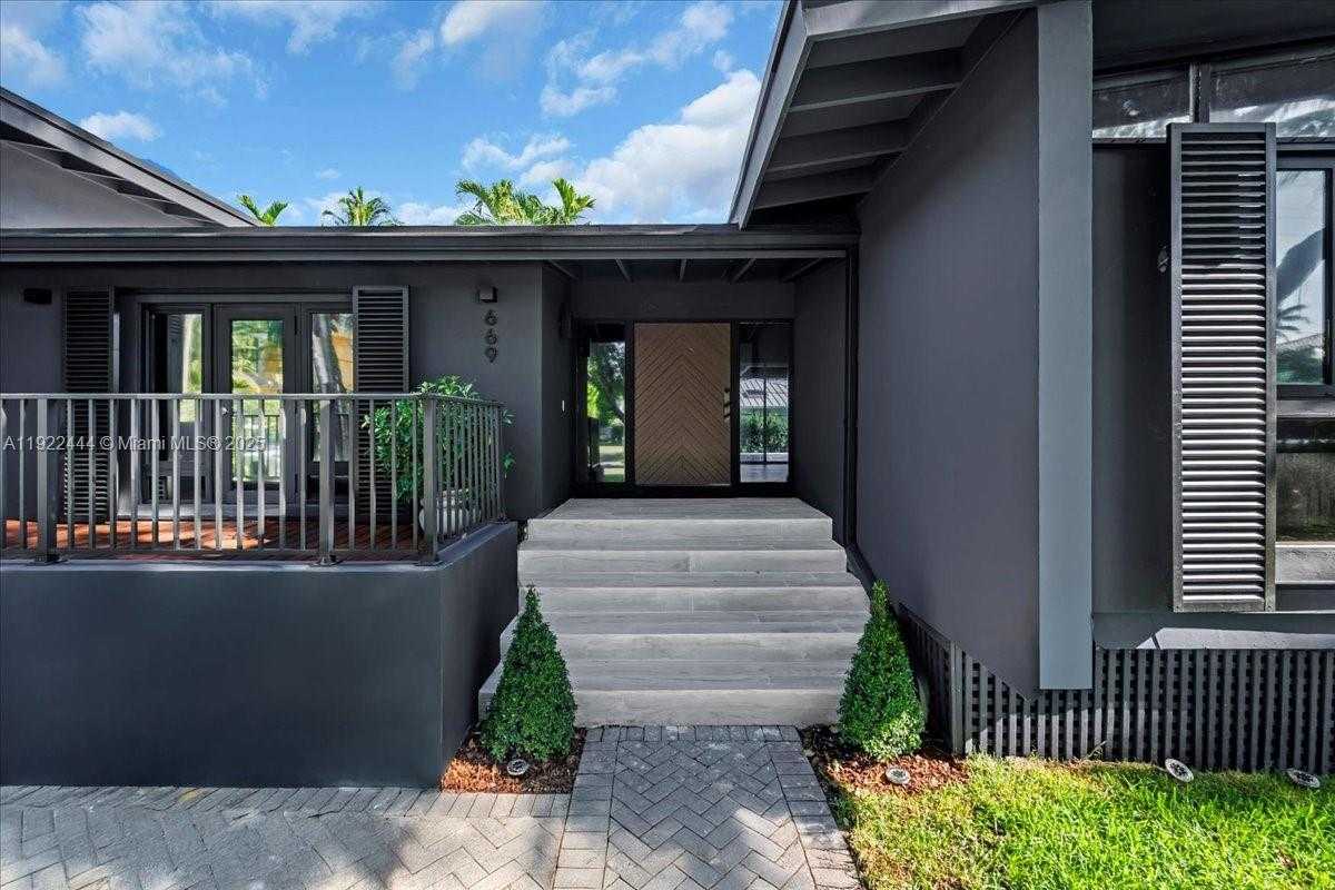 Small Image of 669 SOUTH MASHTA DR, Key Biscayne Number 4