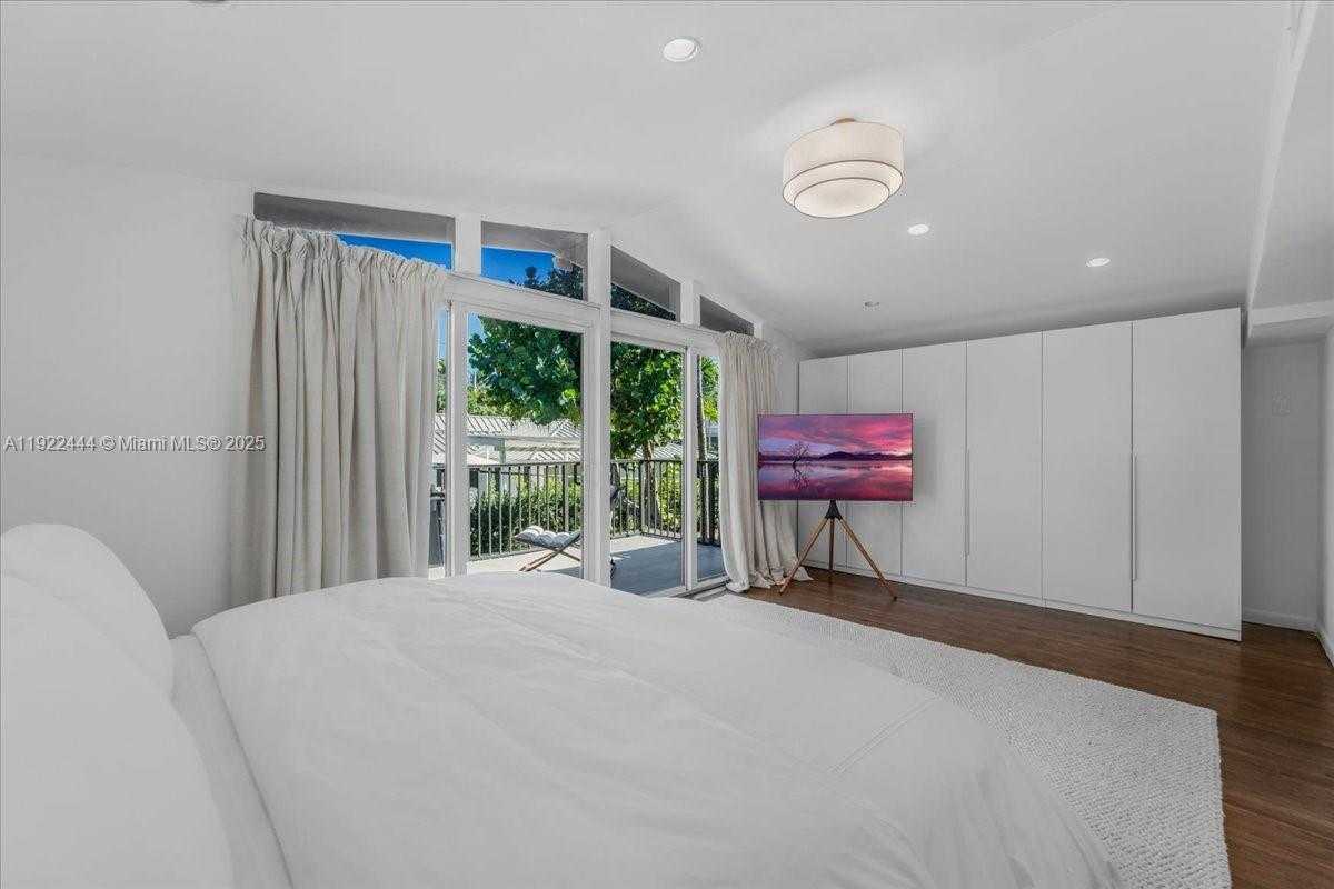 Small Image of 669 SOUTH MASHTA DR, Key Biscayne Number 40