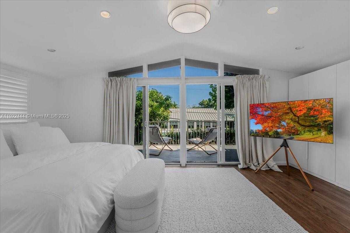 Small Image of 669 SOUTH MASHTA DR, Key Biscayne Number 41