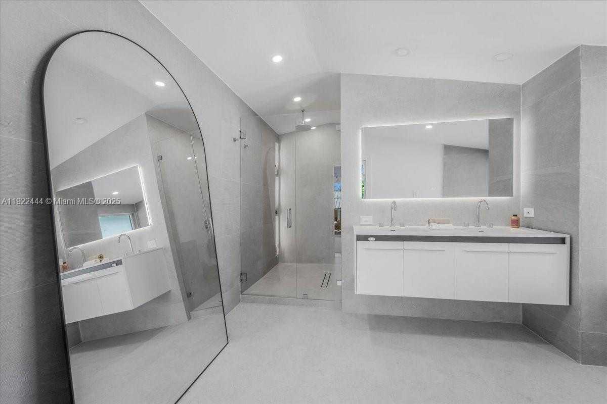 Small Image of 669 SOUTH MASHTA DR, Key Biscayne Number 42