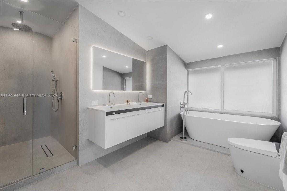 Small Image of 669 SOUTH MASHTA DR, Key Biscayne Number 43