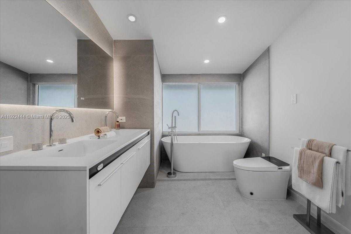 Small Image of 669 SOUTH MASHTA DR, Key Biscayne Number 44