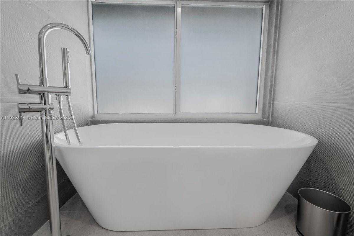 Small Image of 669 SOUTH MASHTA DR, Key Biscayne Number 46