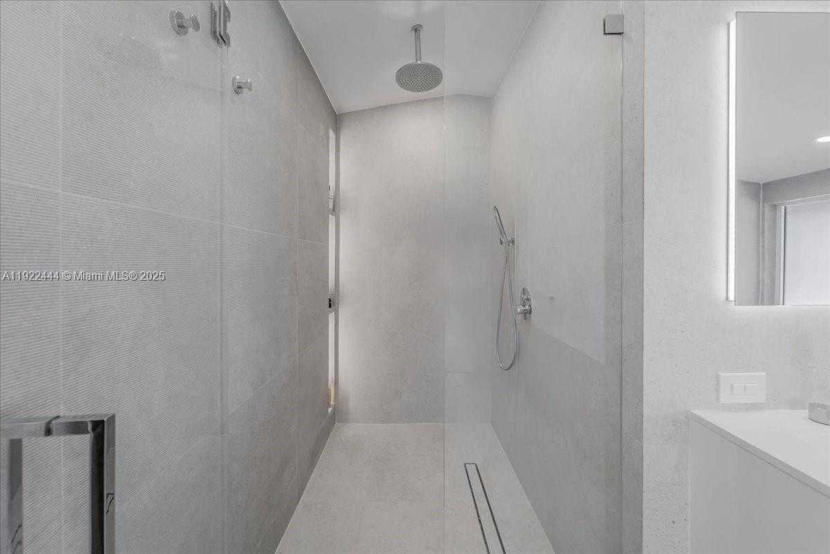 Small Image of 669 SOUTH MASHTA DR, Key Biscayne Number 49