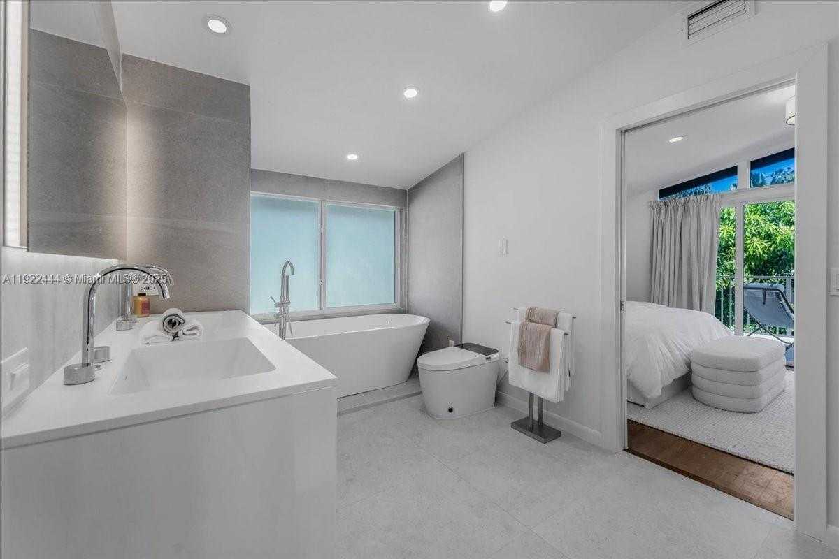 Small Image of 669 SOUTH MASHTA DR, Key Biscayne Number 50