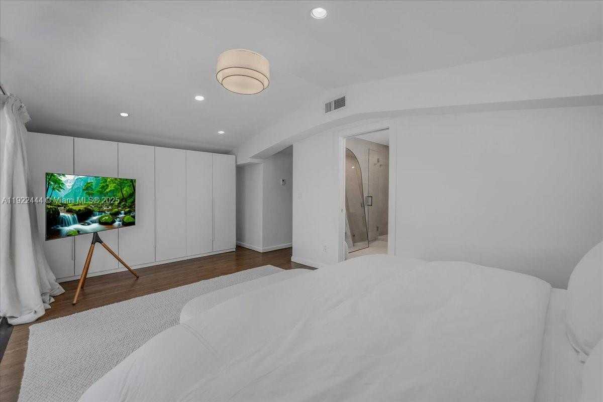 Small Image of 669 SOUTH MASHTA DR, Key Biscayne Number 52