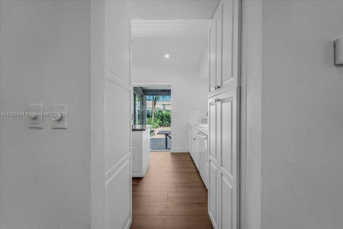 Small Image of 669 SOUTH MASHTA DR, Key Biscayne Number 55