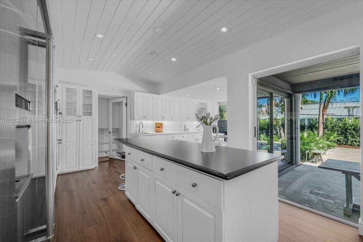 Small Image of 669 SOUTH MASHTA DR, Key Biscayne Number 56