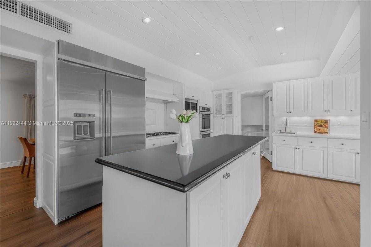 Small Image of 669 SOUTH MASHTA DR, Key Biscayne Number 58