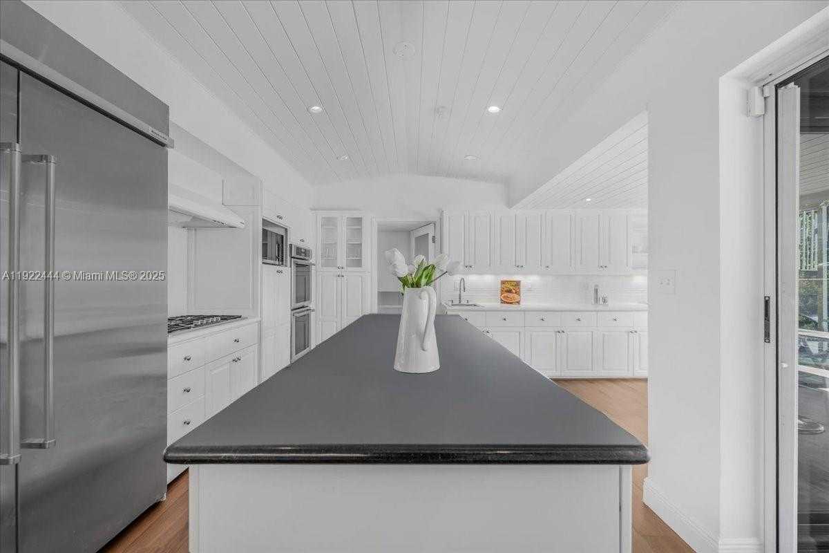 Small Image of 669 SOUTH MASHTA DR, Key Biscayne Number 59