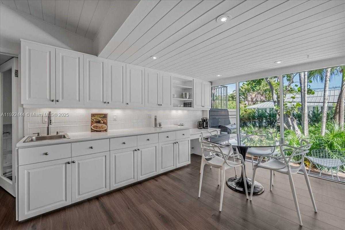 Small Image of 669 SOUTH MASHTA DR, Key Biscayne Number 64