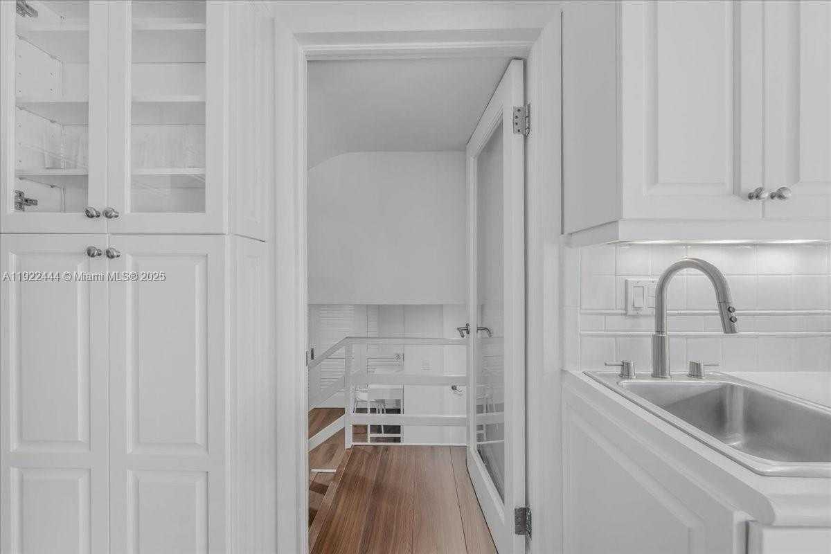 Small Image of 669 SOUTH MASHTA DR, Key Biscayne Number 68