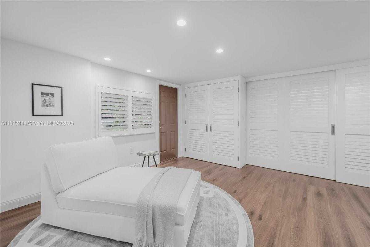 Small Image of 669 SOUTH MASHTA DR, Key Biscayne Number 70