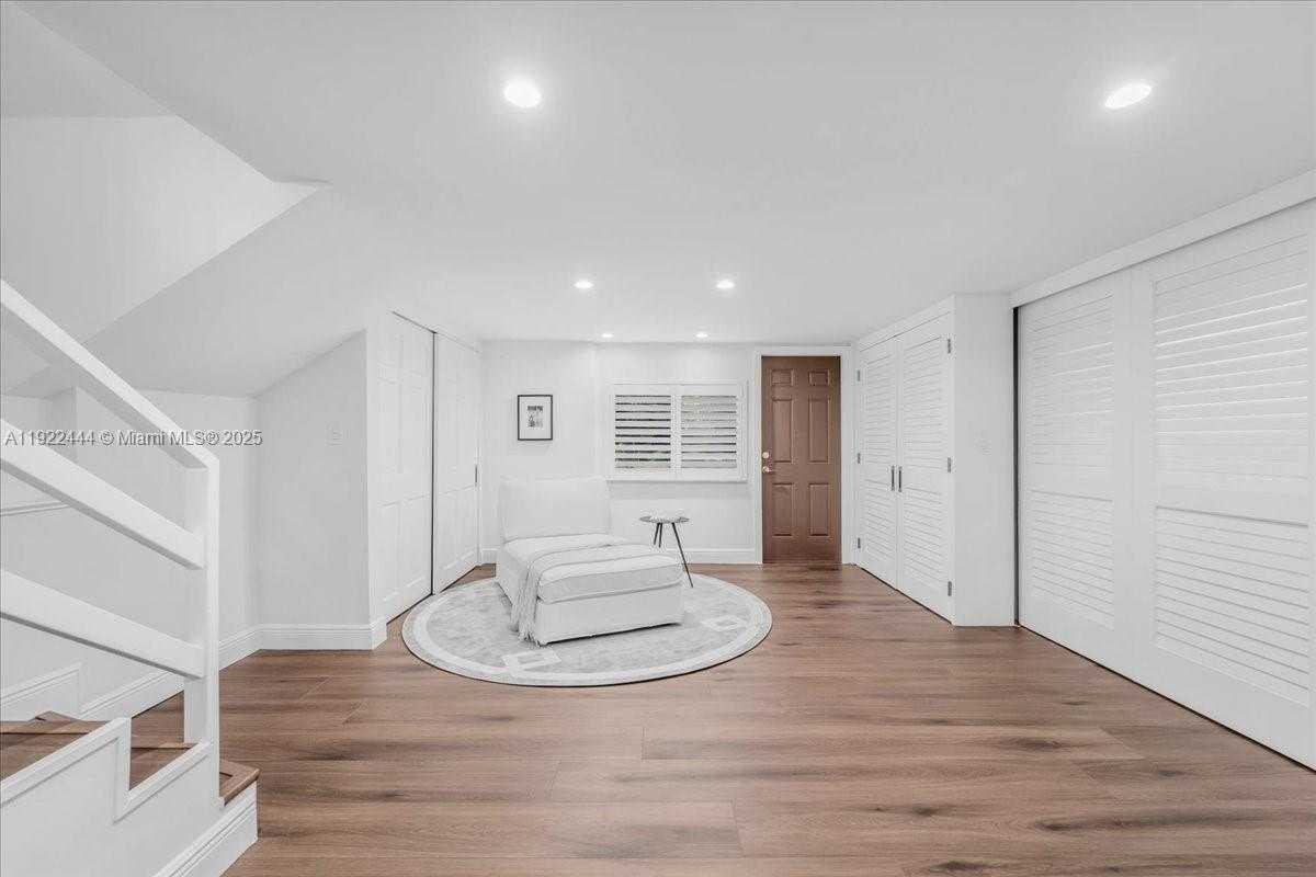 Small Image of 669 SOUTH MASHTA DR, Key Biscayne Number 71