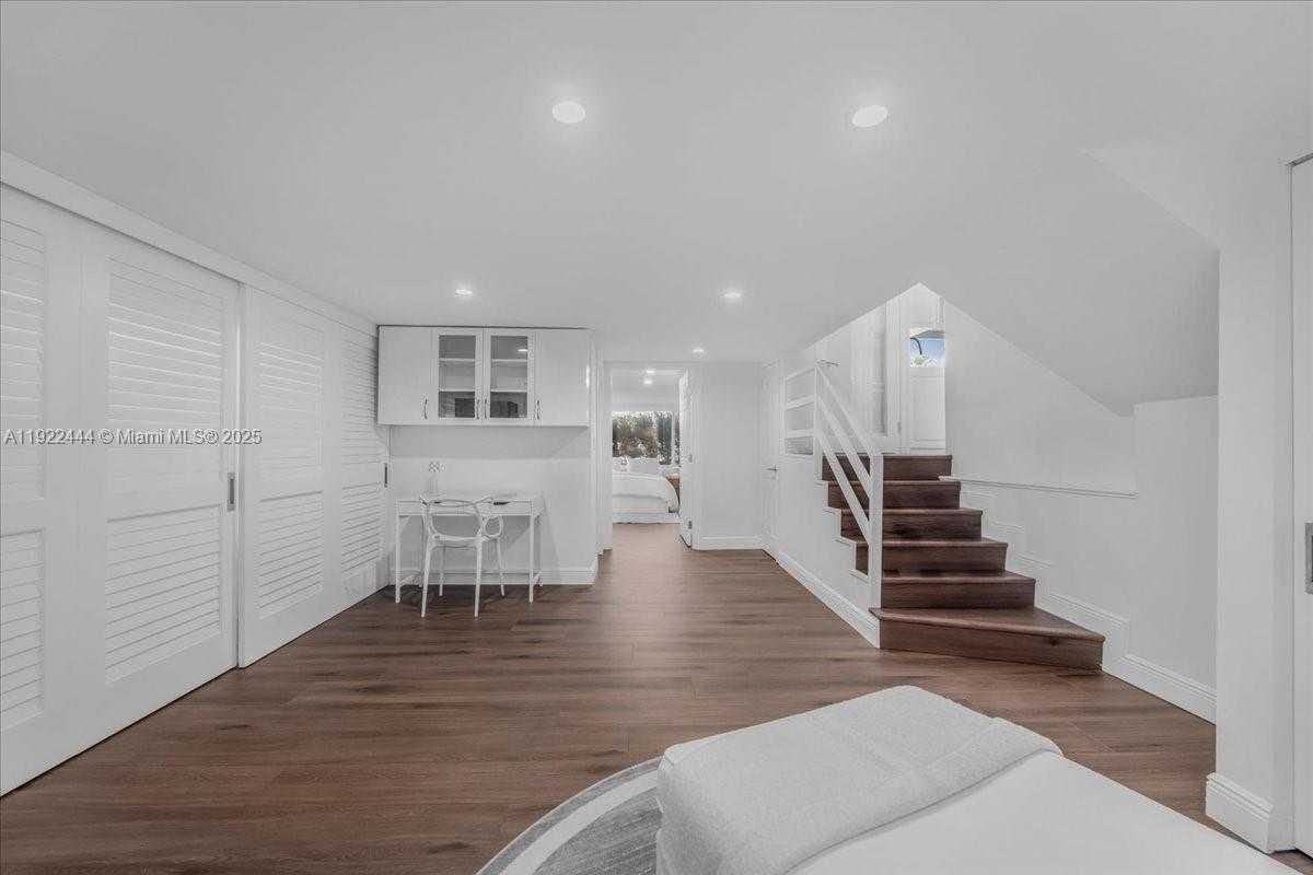 Small Image of 669 SOUTH MASHTA DR, Key Biscayne Number 76